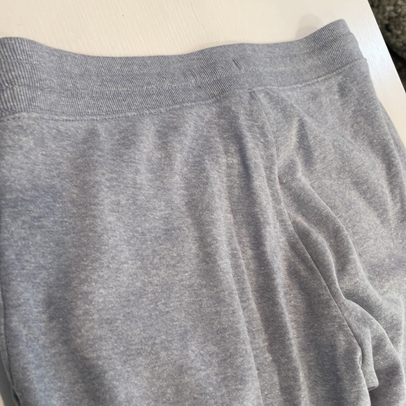 Waist 19 to 20” 10”rise 27” inseam. There’s like a blue gray heathered color - Picture 6 of 8